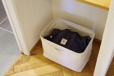 帰宅後のかばん置き場問題を解決！リュック用のバッグ置き場をリビングの近くに！